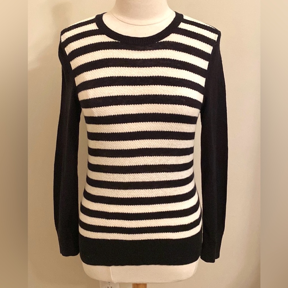 Chaps Black Cream Striped SZ M Preppy Casual Wear Coastal Grandma Nautical Top